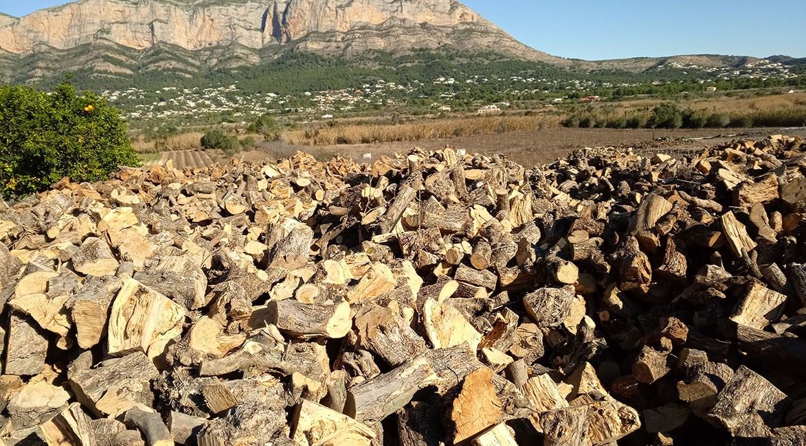 Venta de leña y sacos de pellets